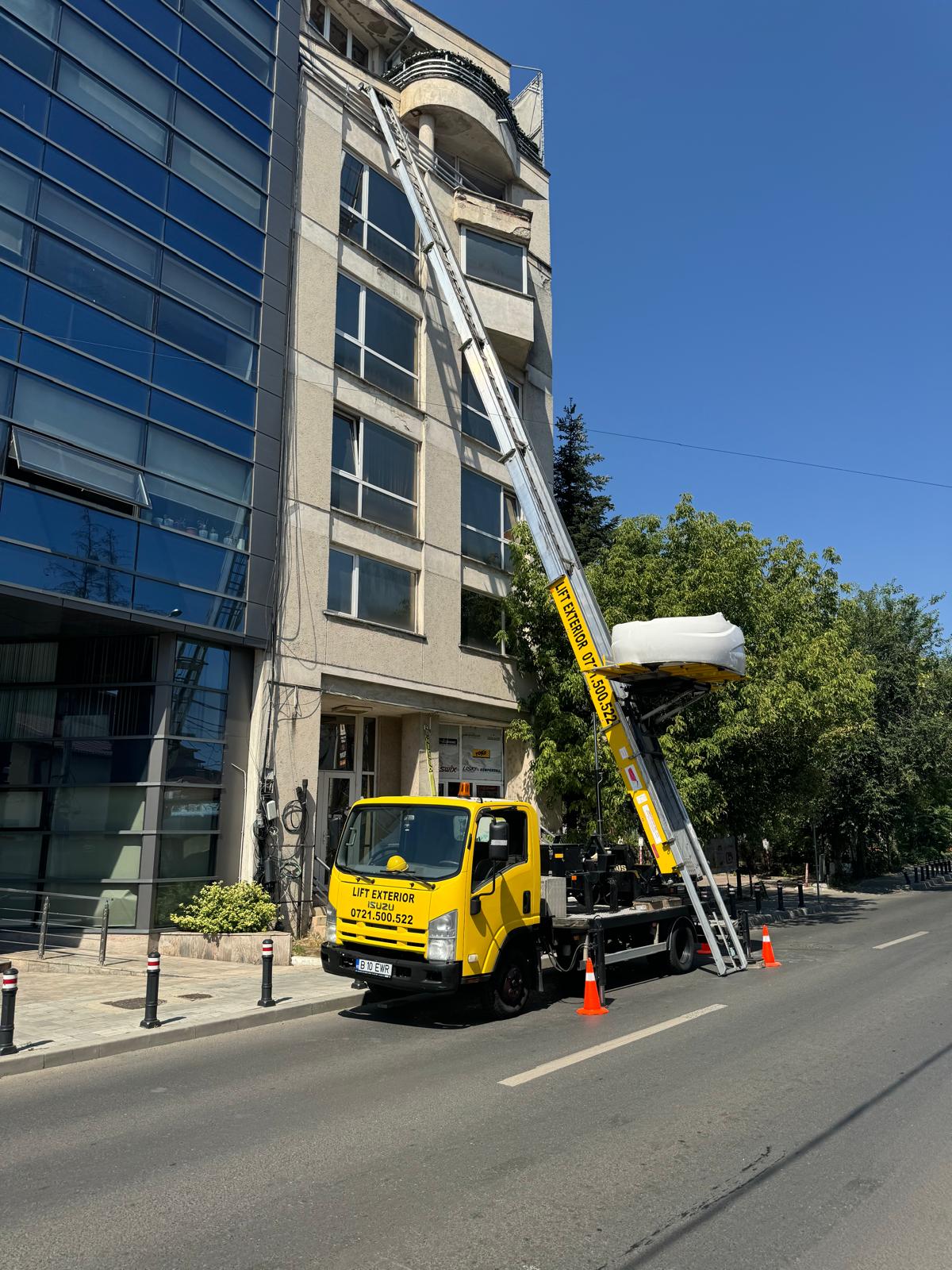Transport mobilier și echipamente